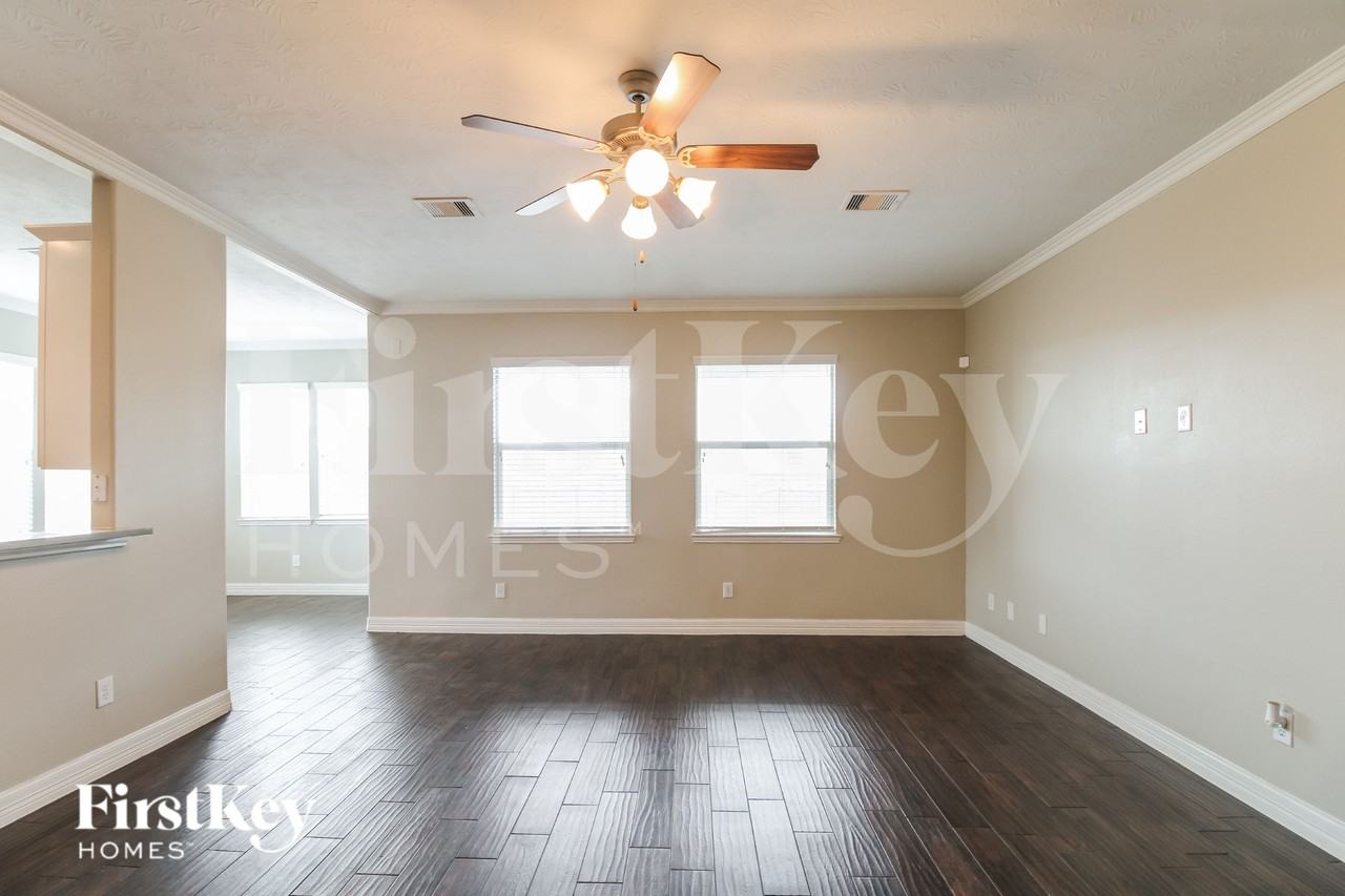 8303 Egret Bay Cir - Photo 4 of 16