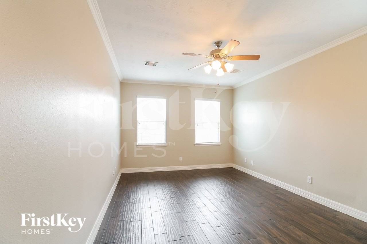 8303 Egret Bay Cir - Photo 5 of 16