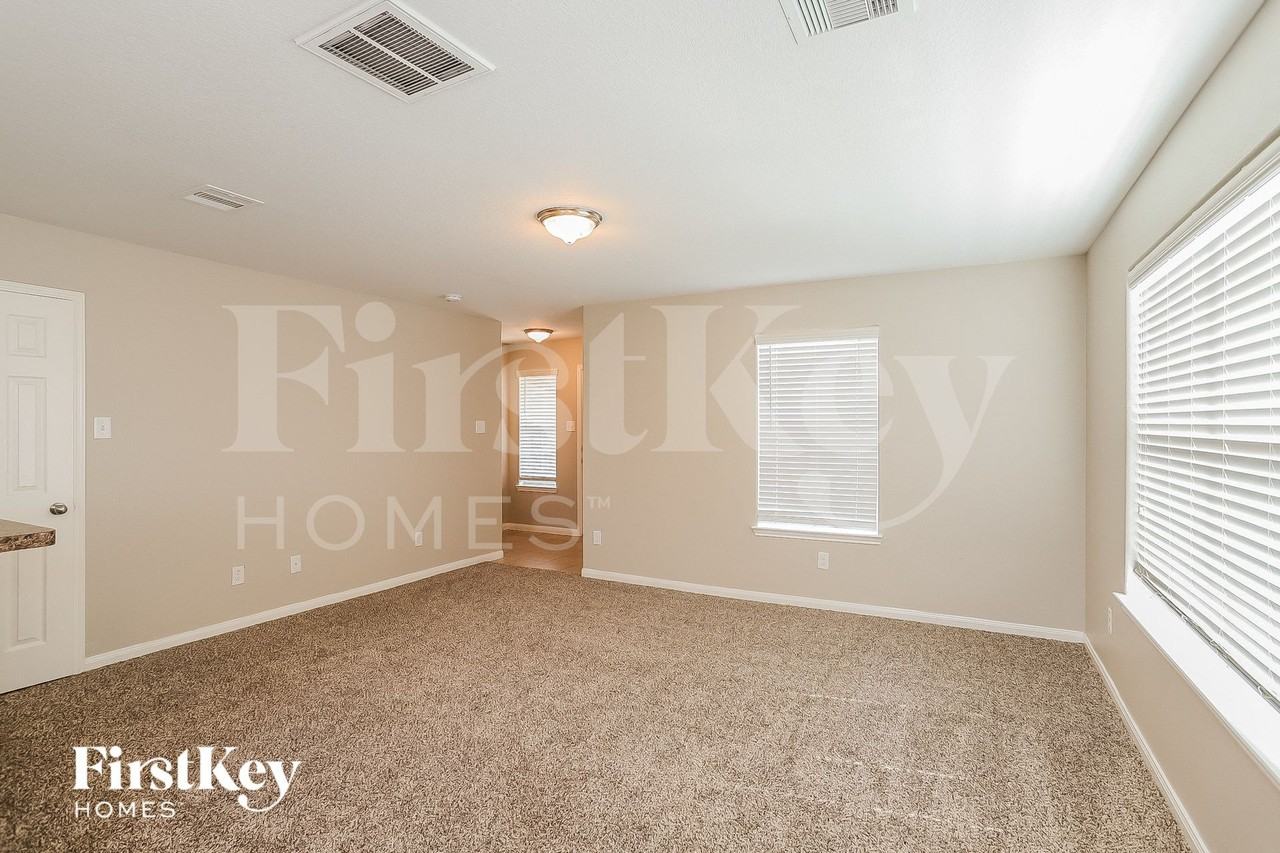 6722 Clover Walk Ln - Photo 2 of 15