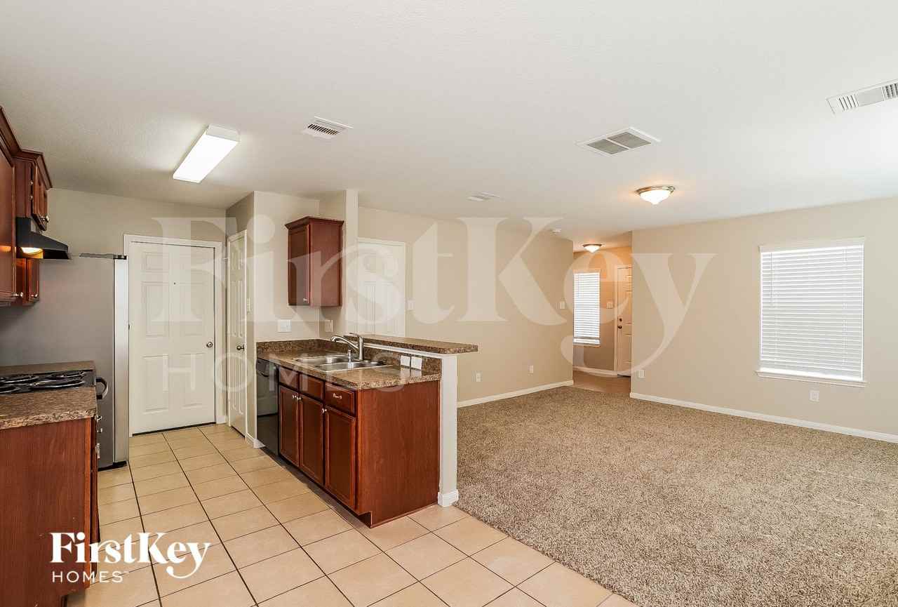 6722 Clover Walk Ln - Photo 4 of 15