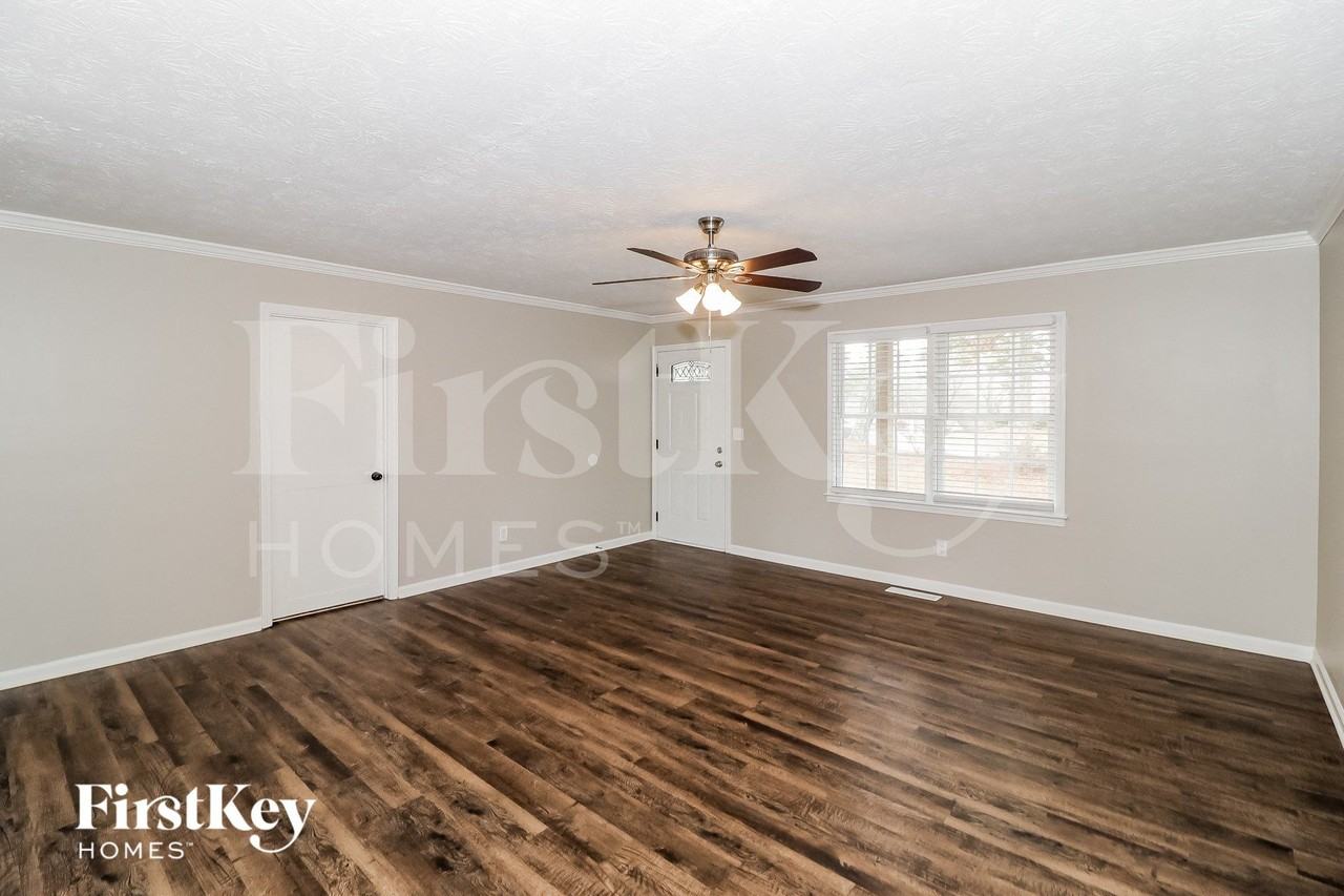 1715 Strawvalley Rd - Photo 3 of 15
