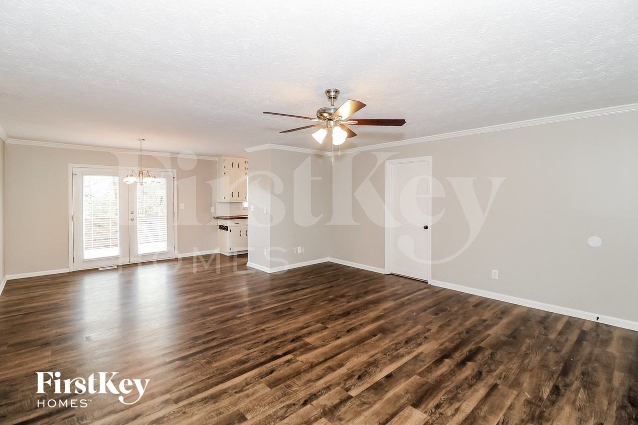 1715 Strawvalley Rd - Photo 4 of 15