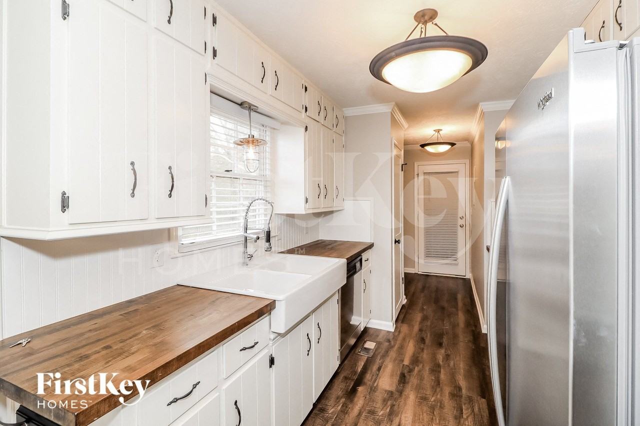 1715 Strawvalley Rd - Photo 6 of 15