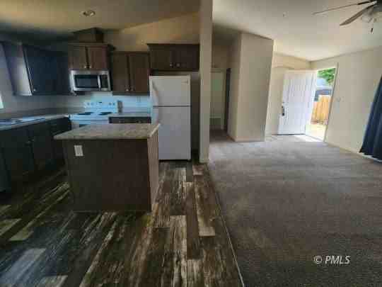 221 S Wahweap Dr - Photo 4 of 15