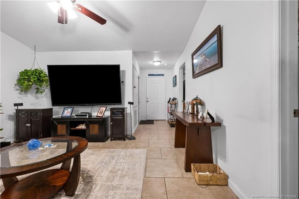 1529 Ne Sunview Ter - Photo 3 of 19