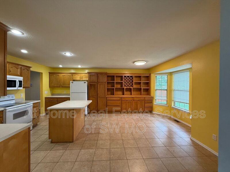 761 N Lexington Ave - Photo 7 of 14