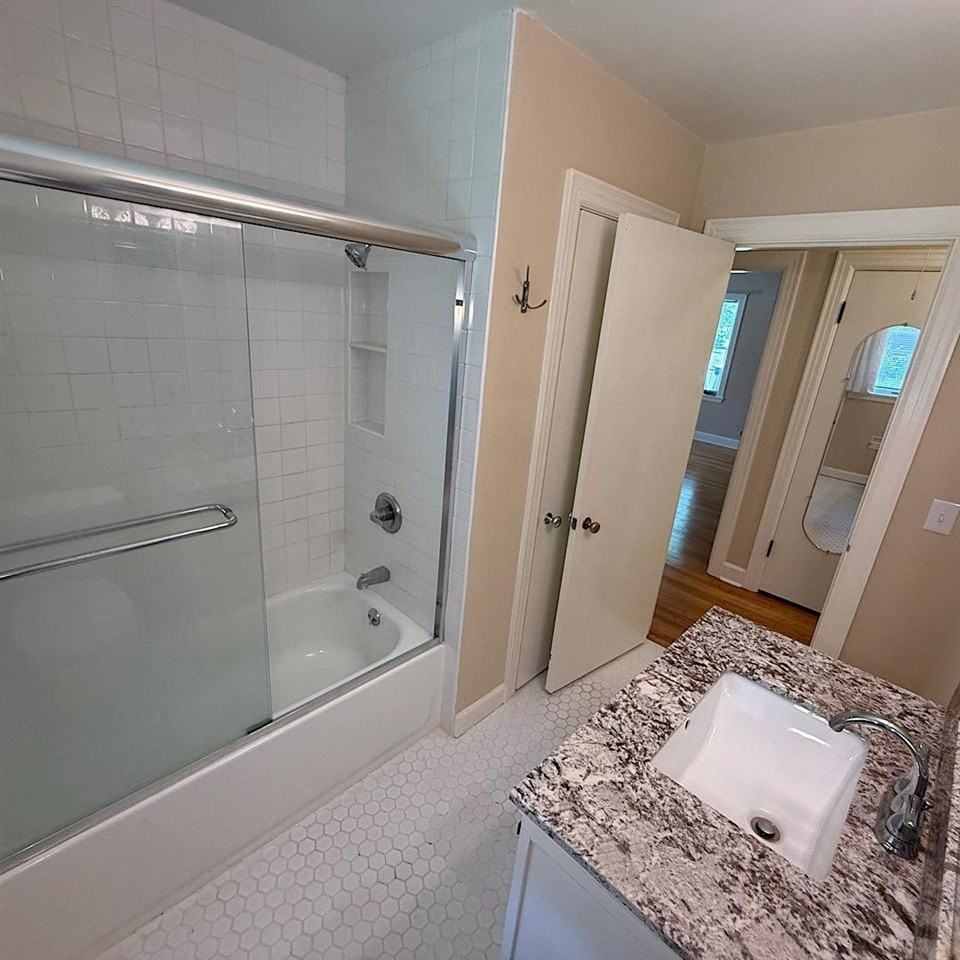 1704 Kenton St - Photo 4 of 9