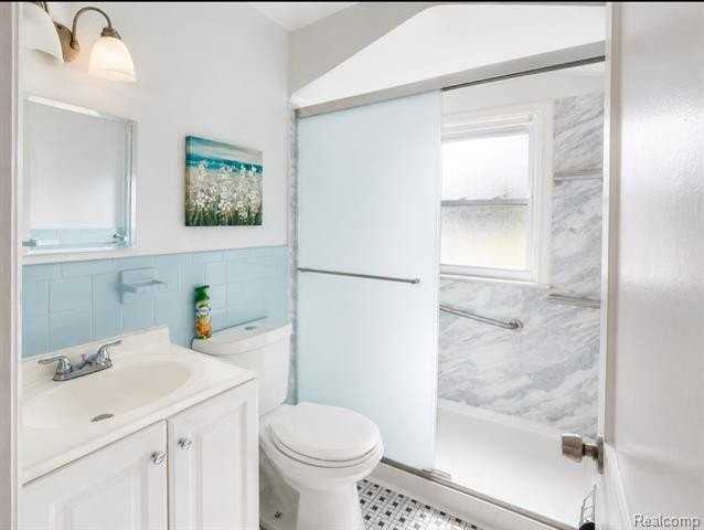 24329 Dale Ave - Photo 3 of 7