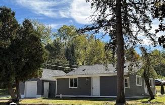 4915 Clarkston Rd - Photo 1 of 1