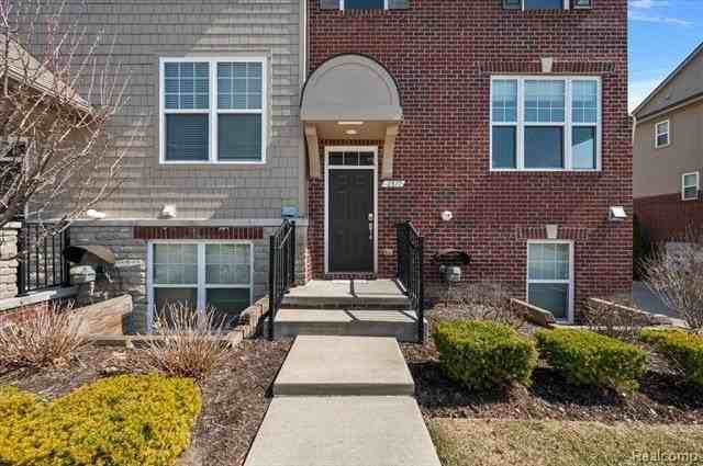 2877 Hartwick Dr - Photo 2 of 44
