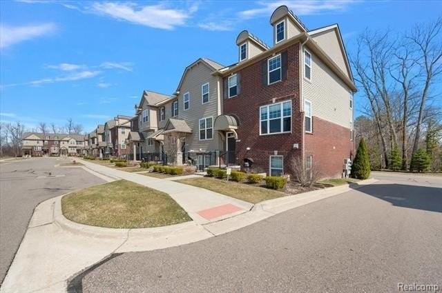 2877 Hartwick Dr - Photo 3 of 44