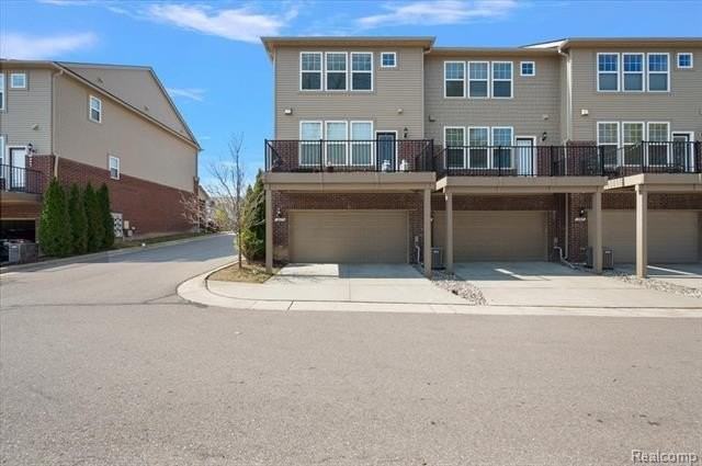 2877 Hartwick Dr - Photo 4 of 44