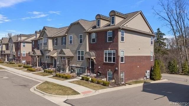 2877 Hartwick Dr - Photo 7 of 44