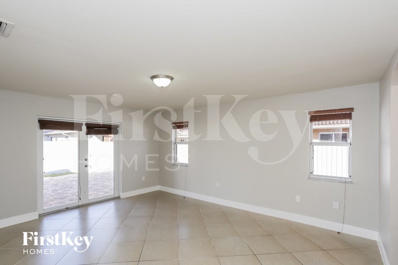 3124 Swplace - Photo 7 of 15