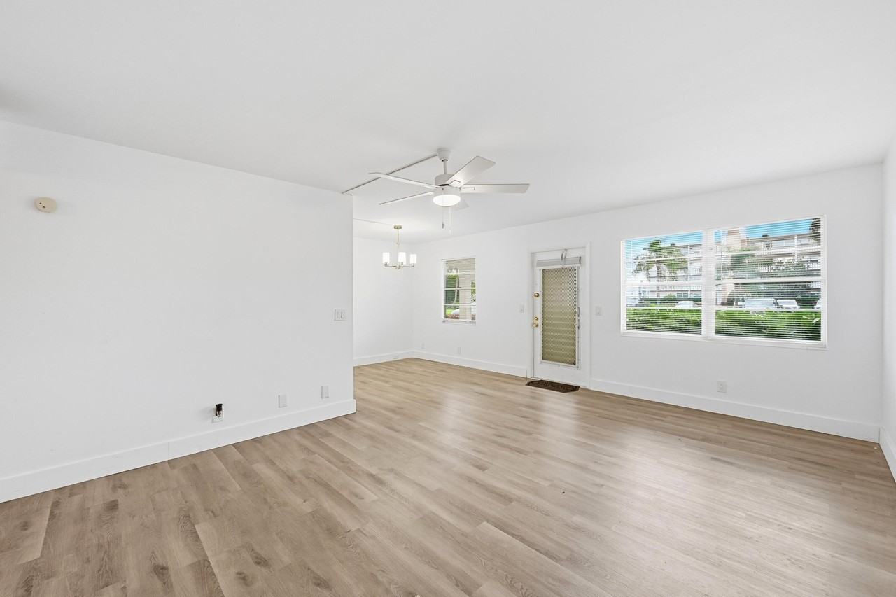 1043 Cornwall C - Photo 3 of 34