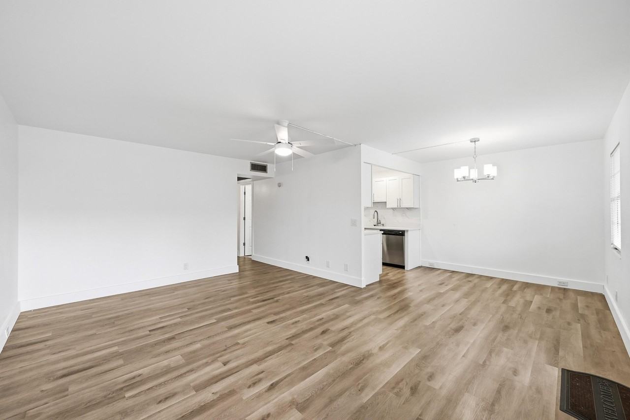1043 Cornwall C - Photo 4 of 34