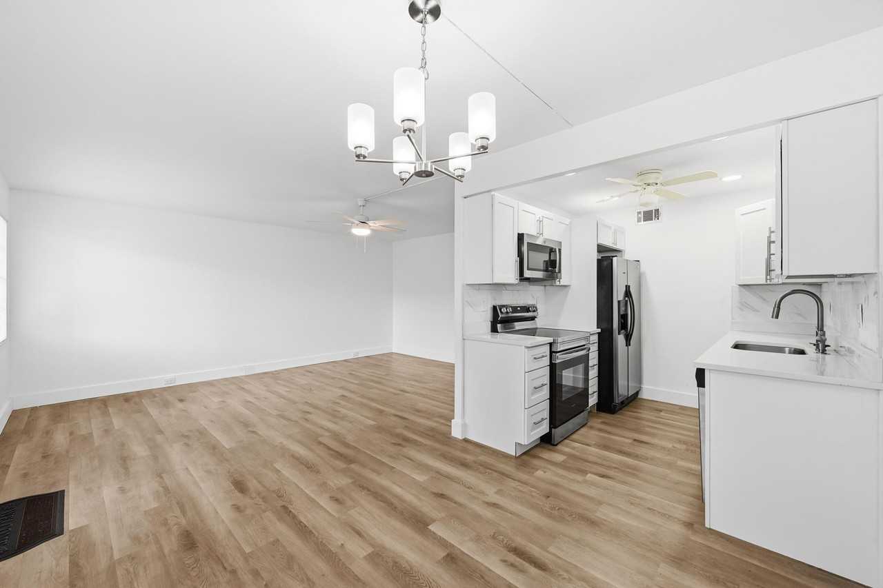 1043 Cornwall C - Photo 7 of 34