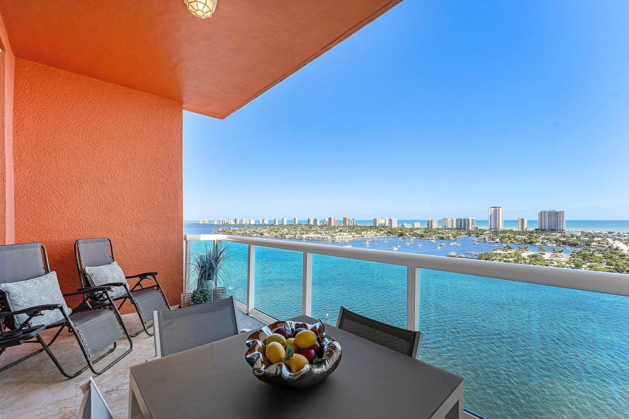 2640 Lake Shore Dr #2215 - Photo 4 of 50