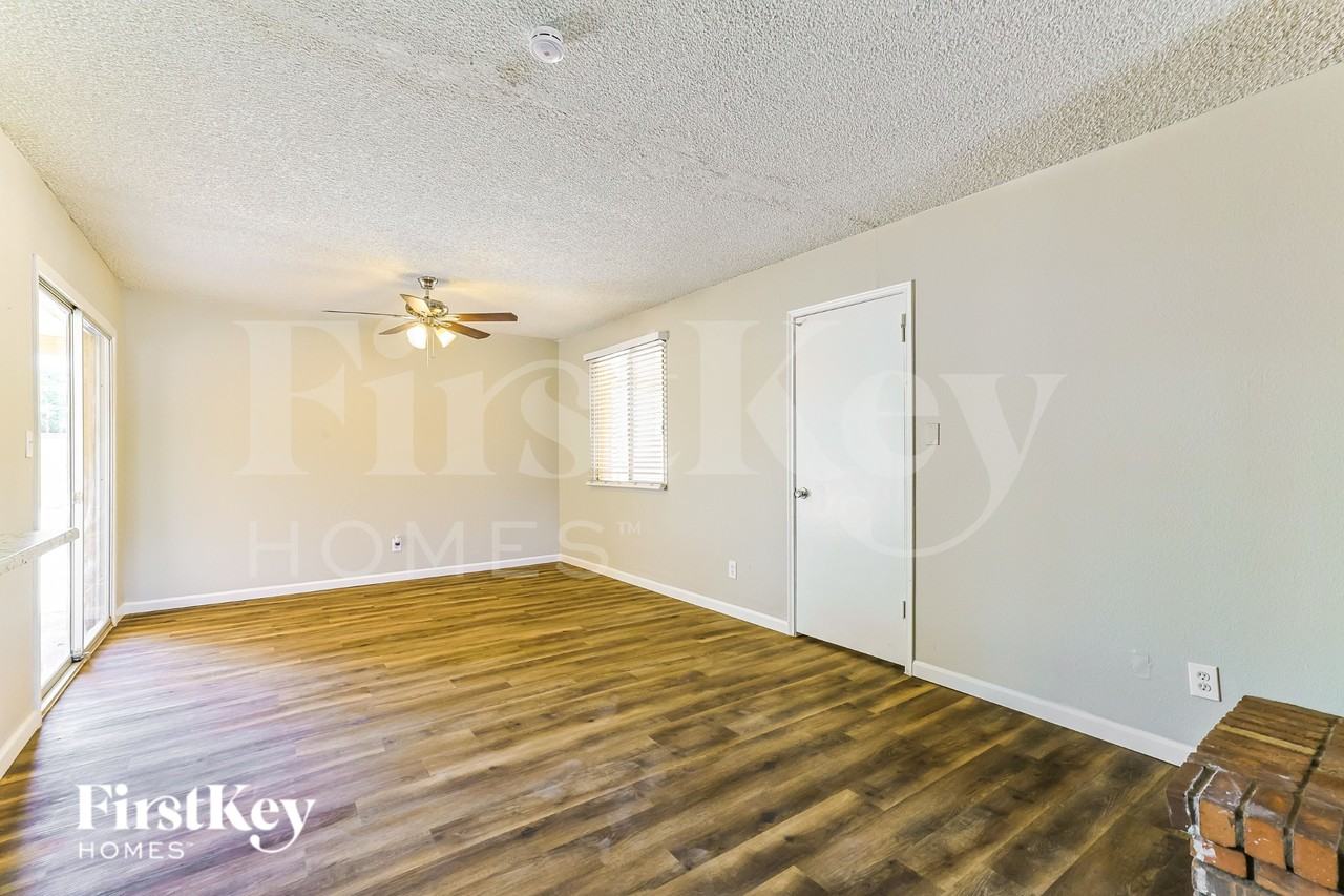 171 W Jasper Dr - Photo 2 of 16