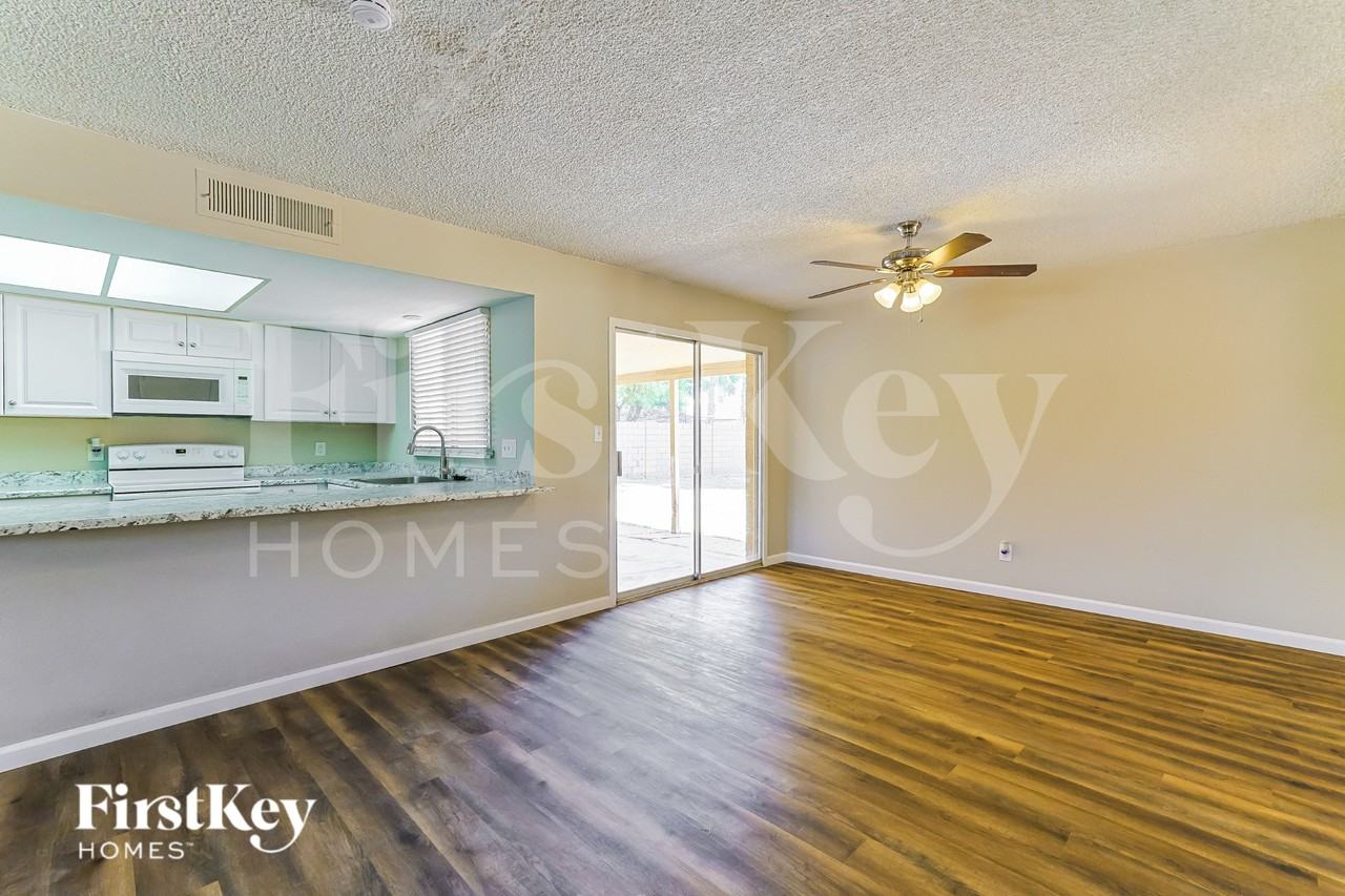 171 W Jasper Dr - Photo 3 of 16