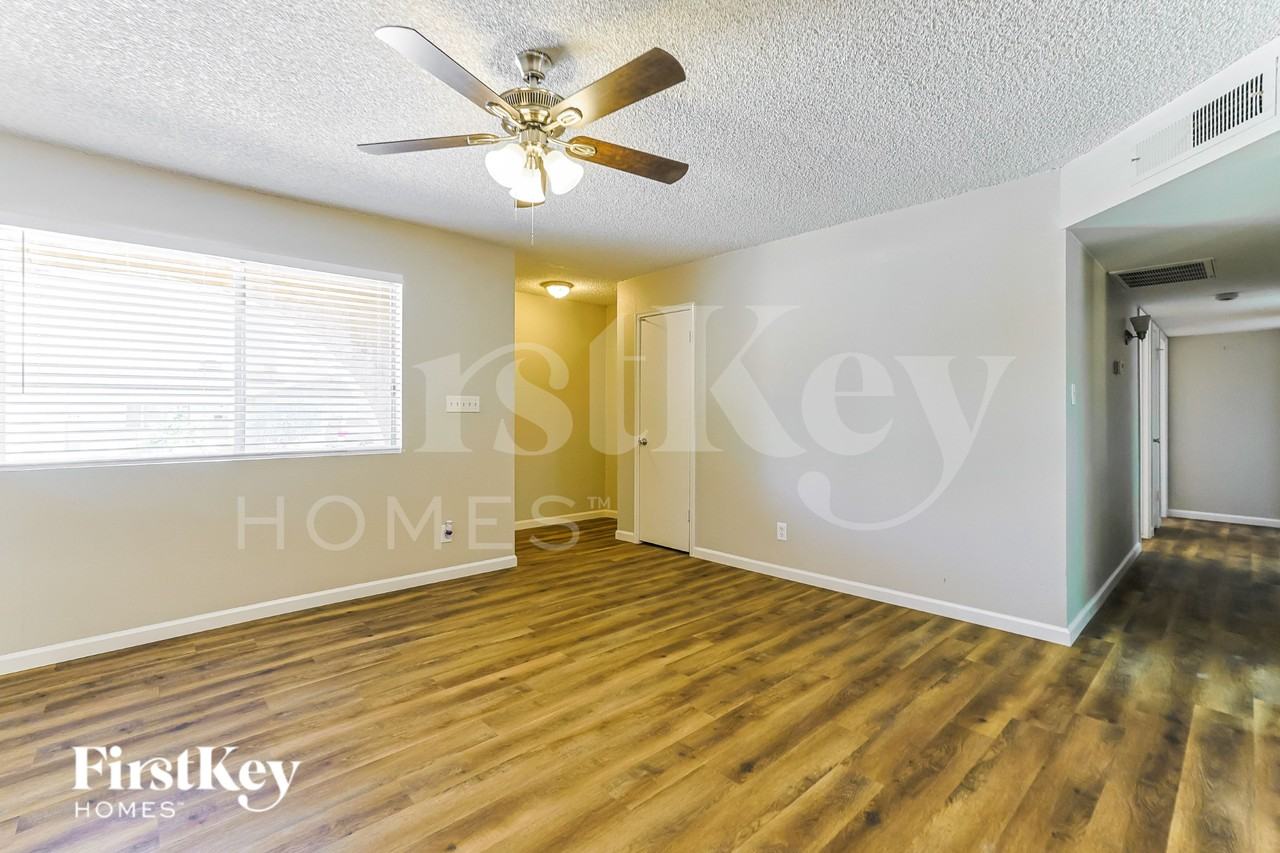 171 W Jasper Dr - Photo 4 of 16