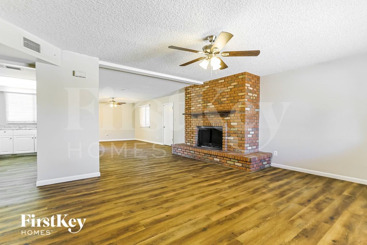 171 W Jasper Dr - Photo 5 of 16