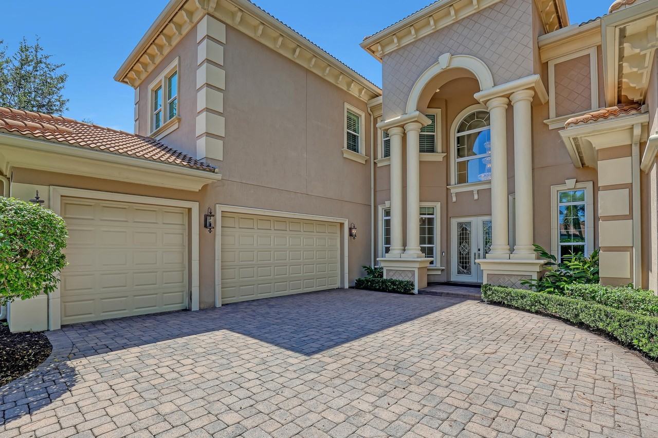 6464 Bellamalfi St - Photo 4 of 50