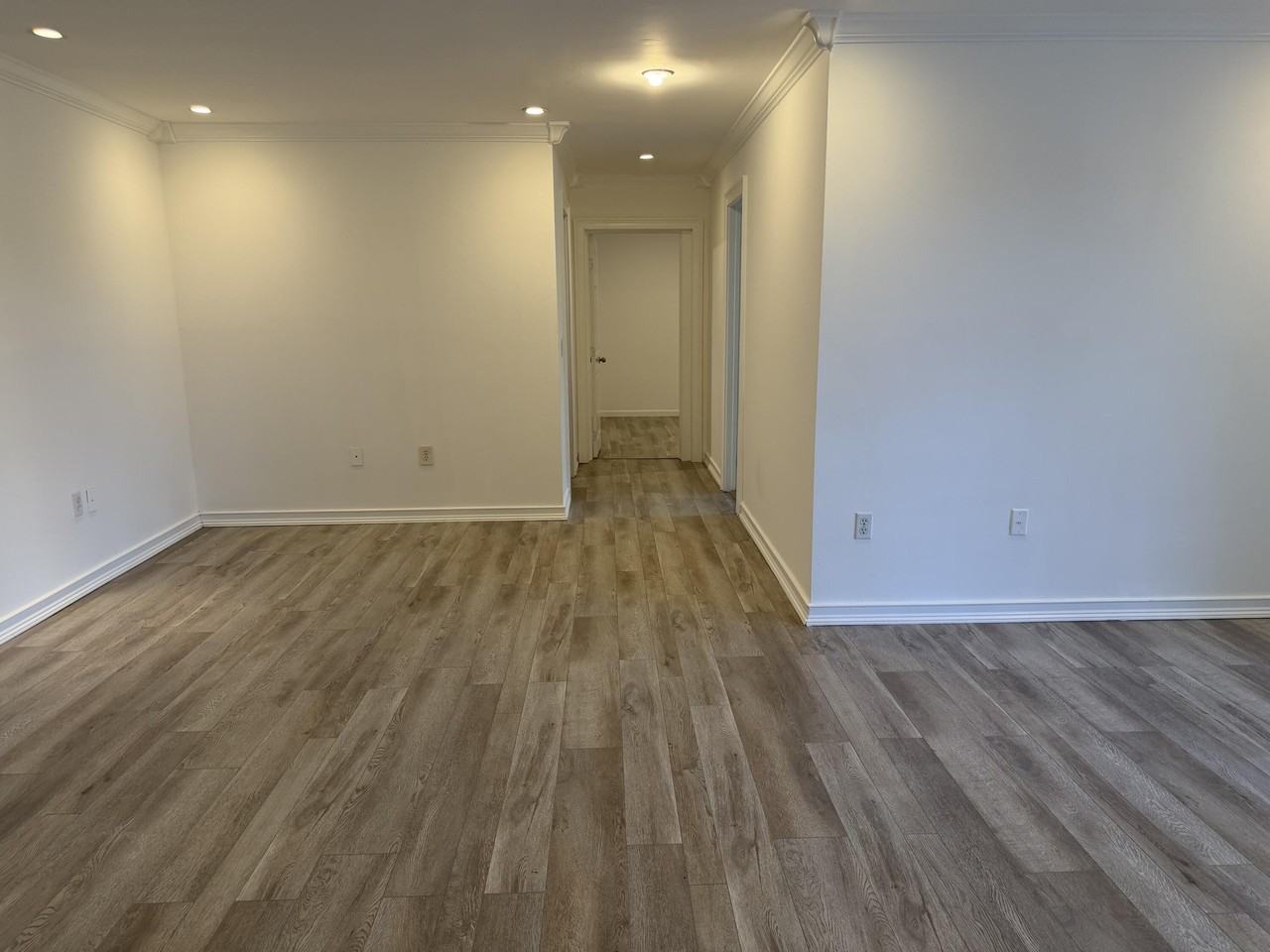 4081 4081 N 41st Street - Photo 3 of 15
