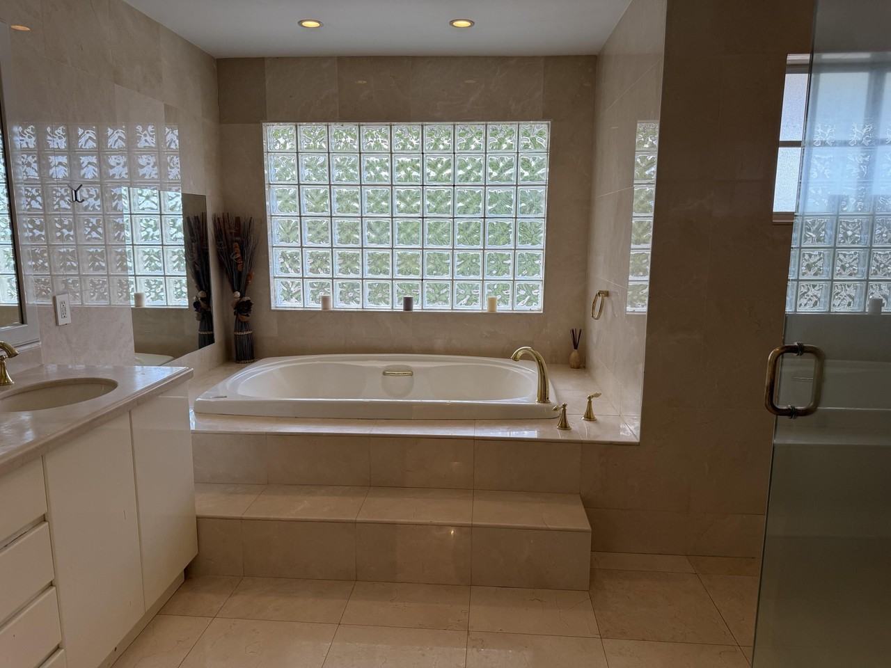 4081 4081 N 41st Street - Photo 4 of 15