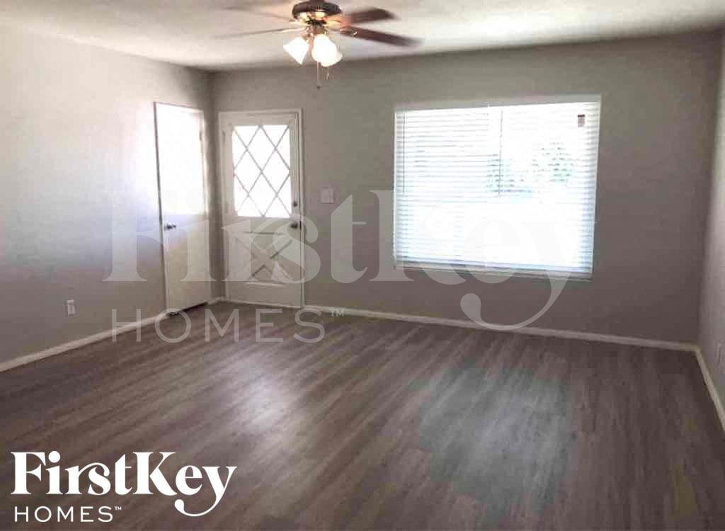 1439 W 7th St - Photo 2 of 17