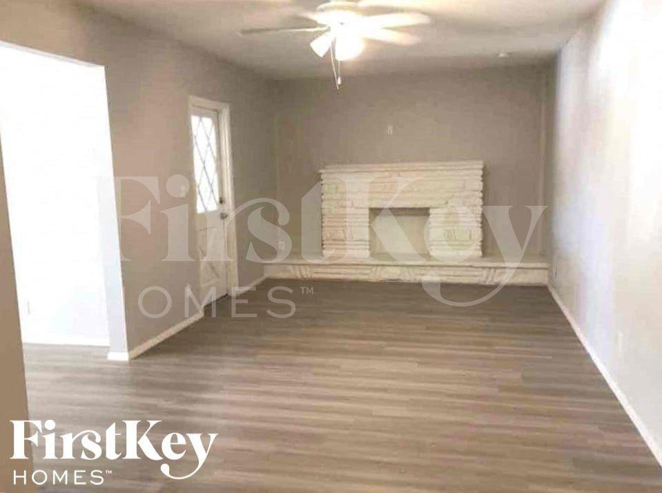 1439 W 7th St - Photo 3 of 17