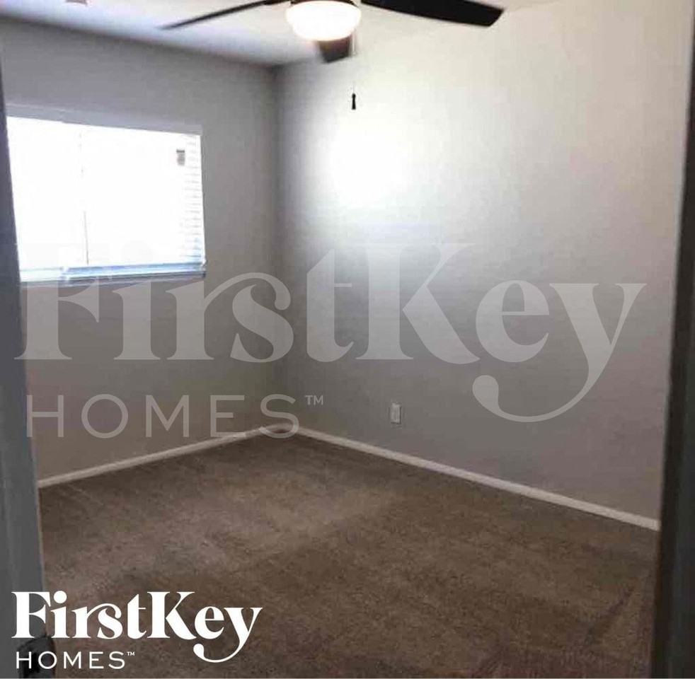 1439 W 7th St - Photo 5 of 17