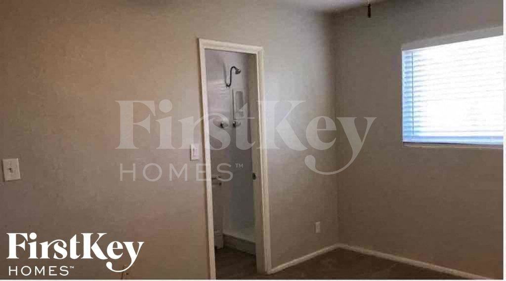 1439 W 7th St - Photo 7 of 17