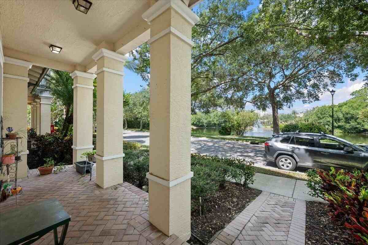 335 E Thatch Palm Cir #104 - Photo 3 of 46