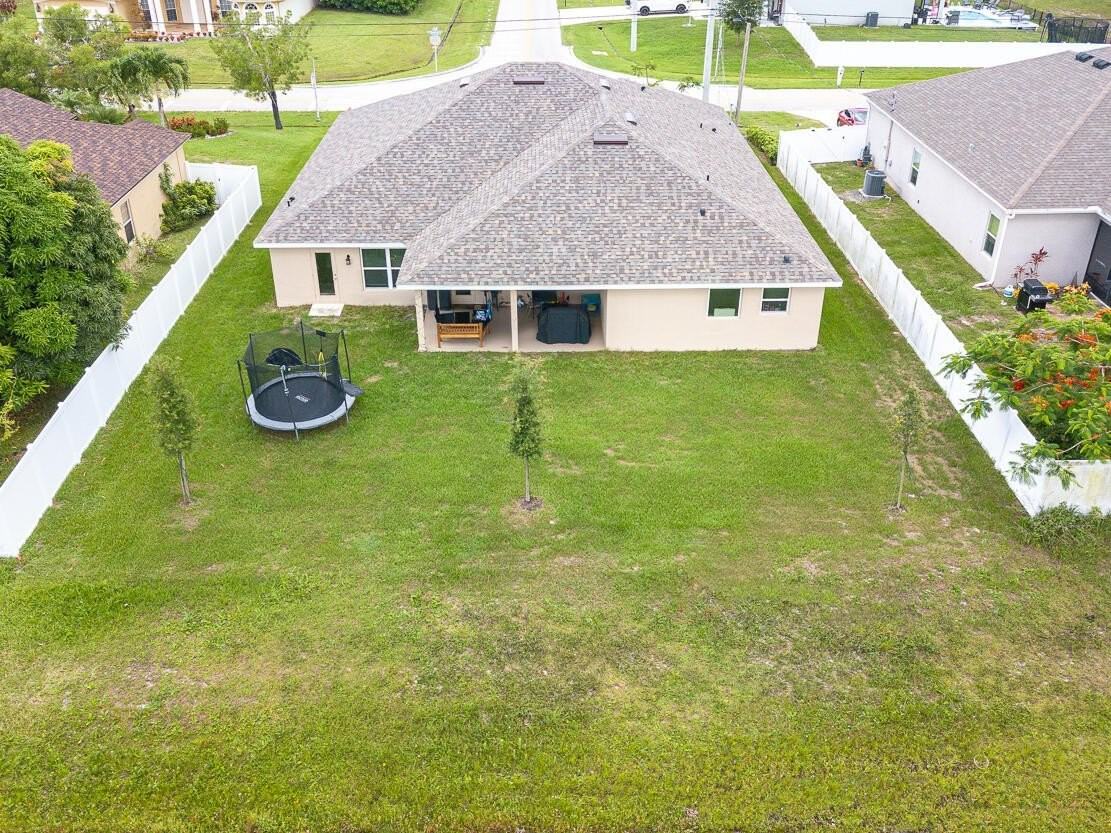 1399 Sw Edinburgh Dr - Photo 3 of 18