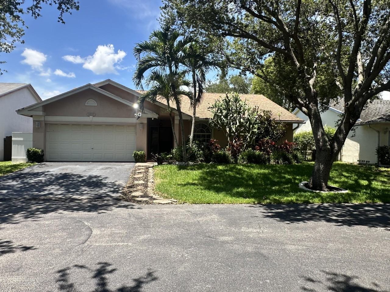 9825 Nw 54th Pl - Photo 2 of 21