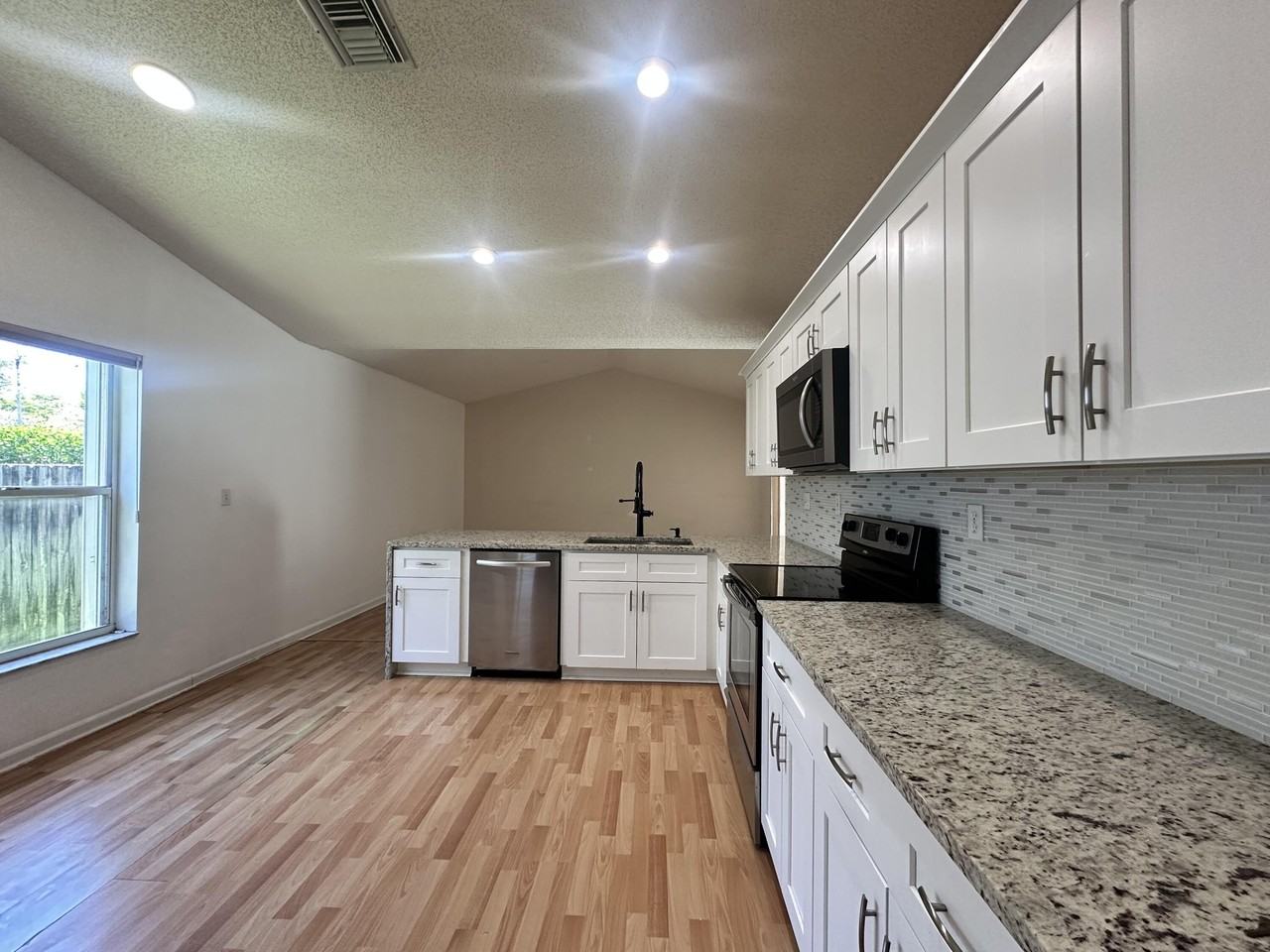 9825 Nw 54th Pl - Photo 3 of 21