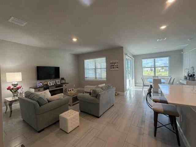 9044 Dahlia Cir - Photo 4 of 20