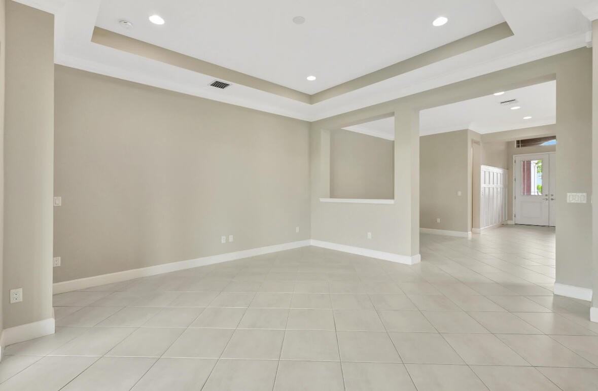 15684 Goldfinch Cir - Photo 3 of 26