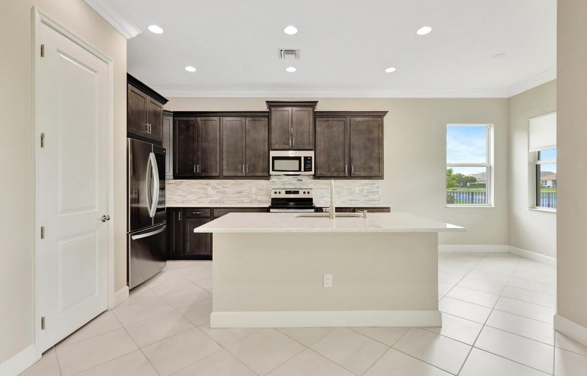15684 Goldfinch Cir - Photo 7 of 26