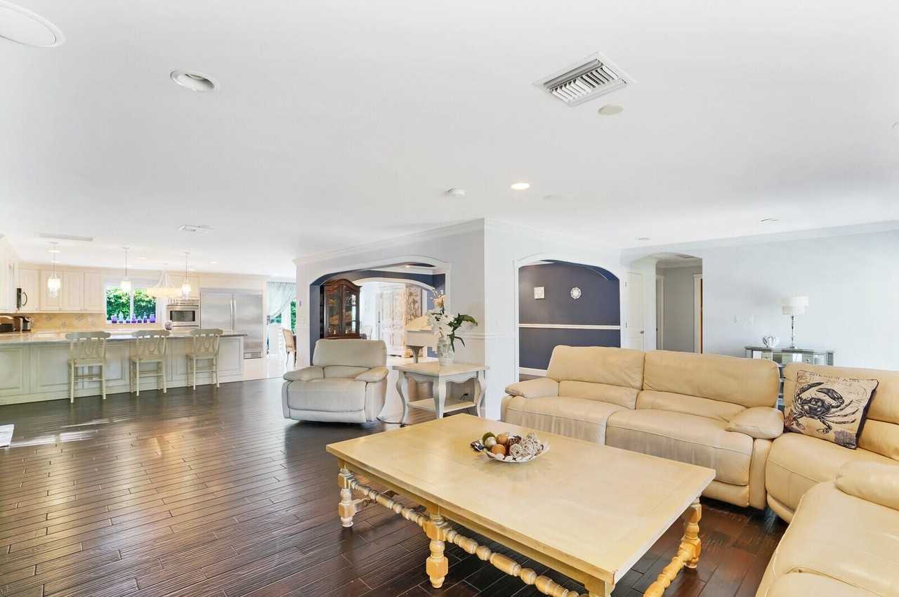 17 E Ocean Ave - Photo 6 of 50