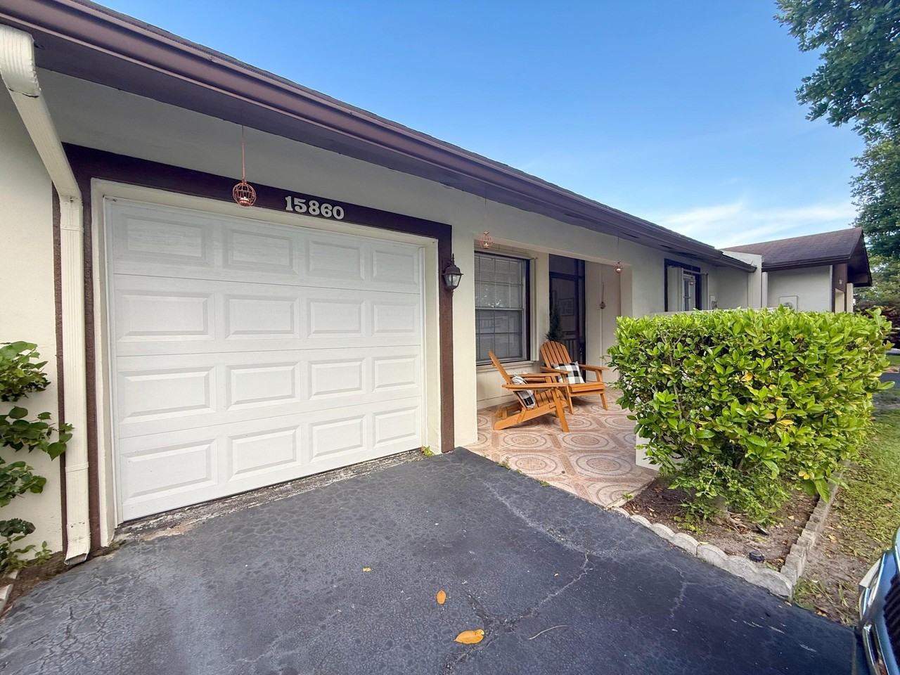 15860 Laurel Oak Cir - Photo 4 of 20