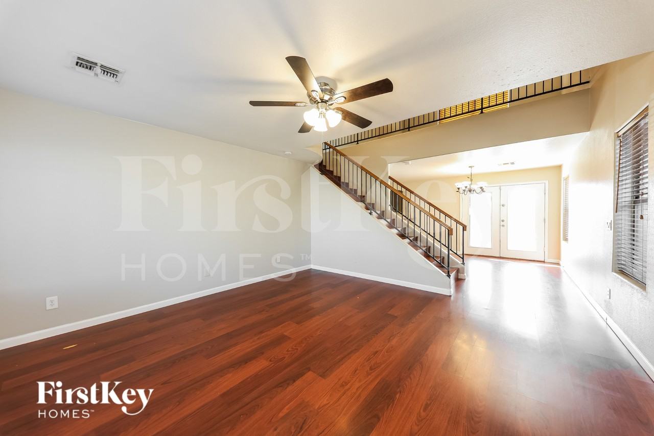 12807 W Voltaire Ave - Photo 2 of 19