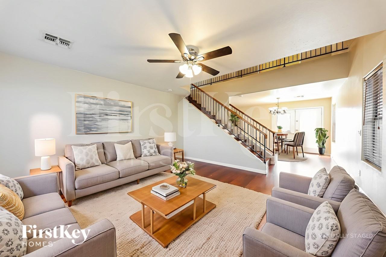 12807 W Voltaire Ave - Photo 3 of 19