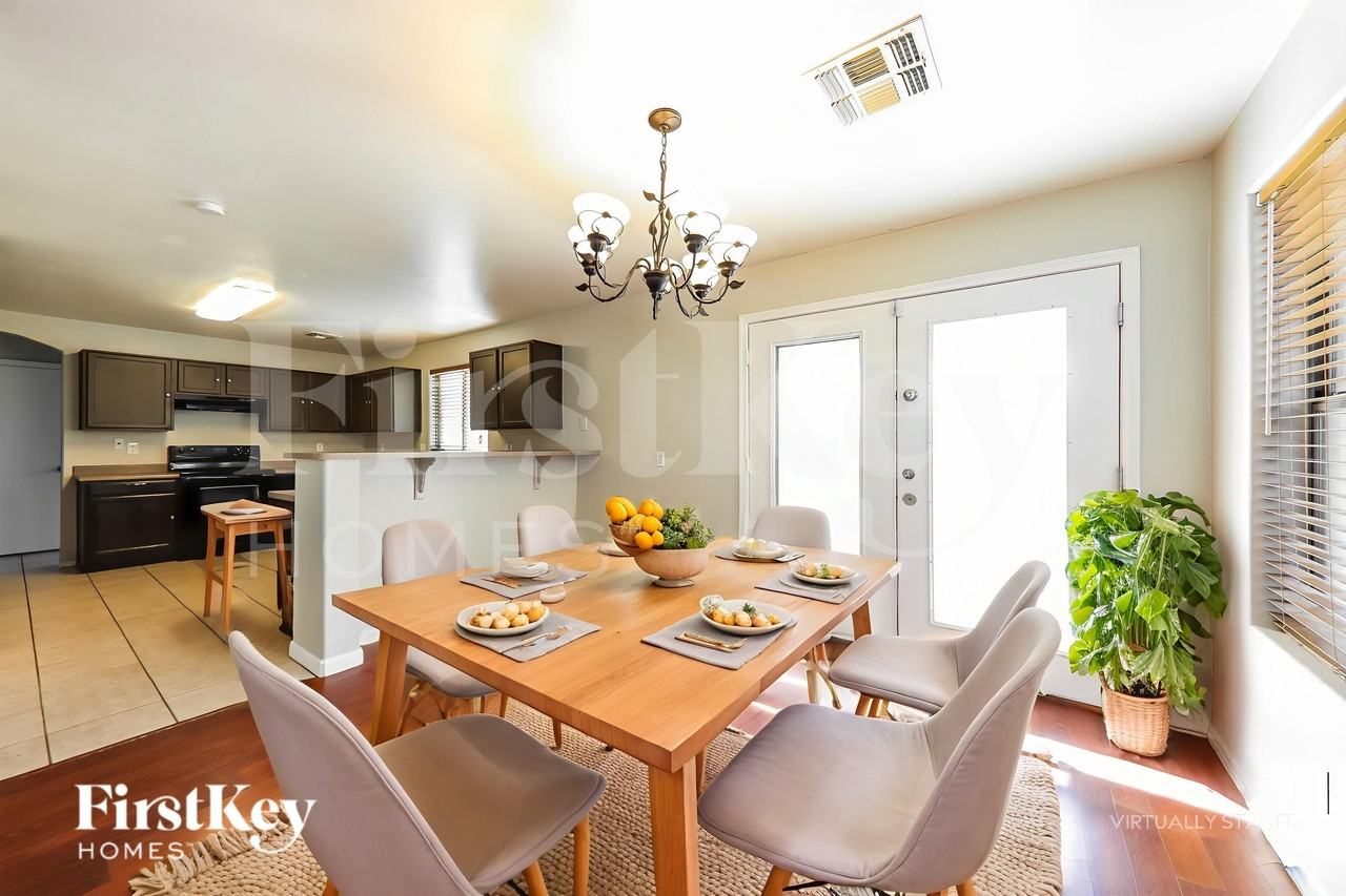 12807 W Voltaire Ave - Photo 6 of 19