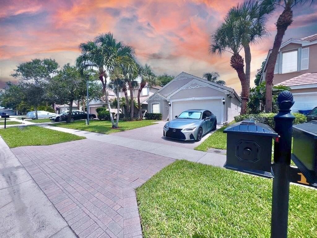 137 Canterbury Pl