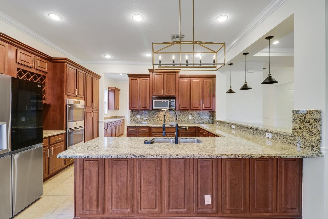 11340 Sw Vanderbilt Cir - Photo 7 of 50