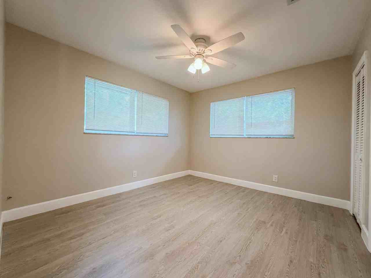 541 Ne 44th St #B - Photo 7 of 16