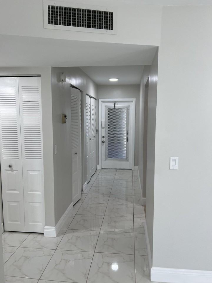 24 Abbey Ln #204 - Photo 5 of 36