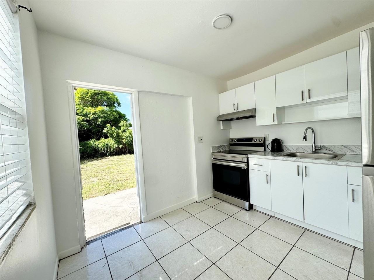 147 W 17th St - Photo 4 of 15
